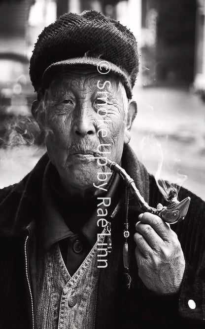 Old Man Smoking Pipe – Black & White Graphic
